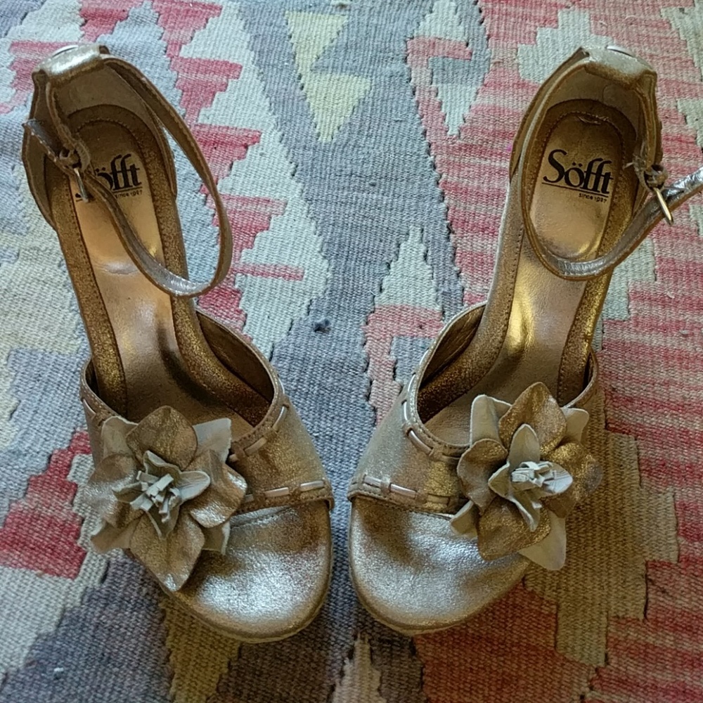 Champagne wedge Sandals